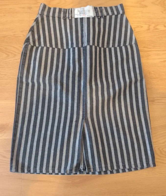 Retro/grunge grey and black striped denim pencil skirt knee-length size 3 – photo 4